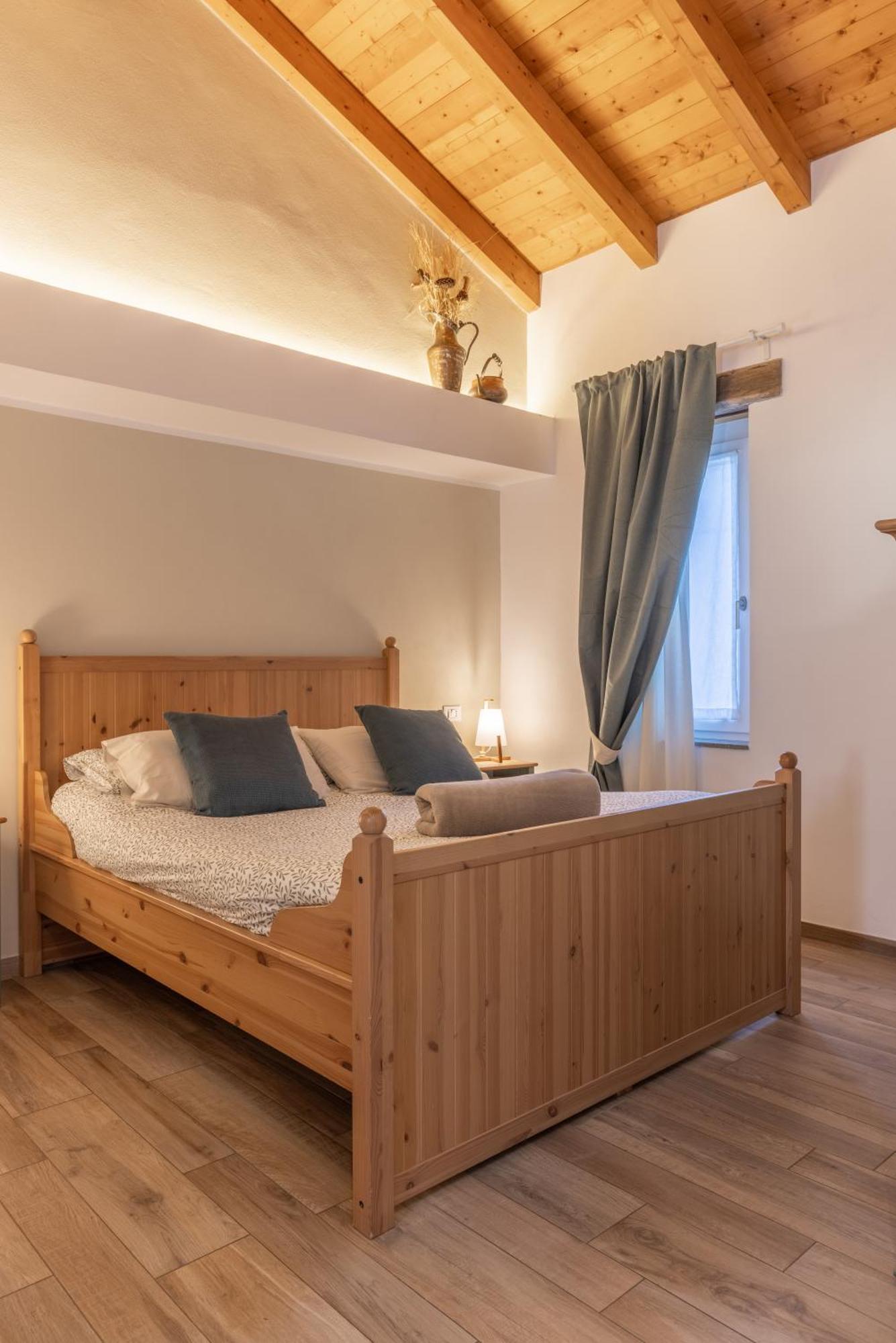 Il Riccio Di Ricciano Bed & Breakfast Casale Corte Cerro Bagian luar foto