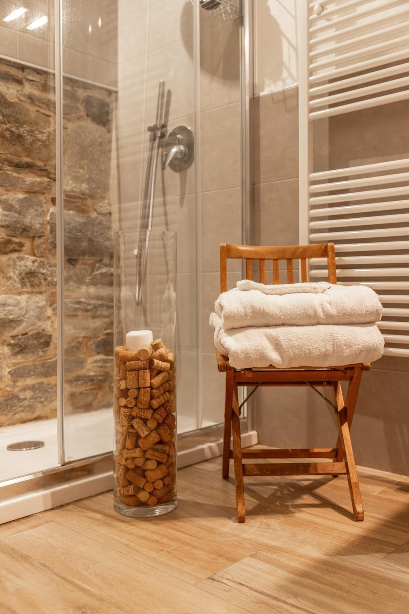 Il Riccio Di Ricciano Bed & Breakfast Casale Corte Cerro Bagian luar foto